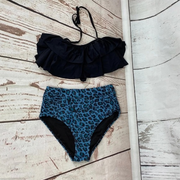 Bikini - Picture 2 of 5